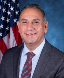 Official portrait of Rep. Gilbert Ray Cisneros, Jr.
