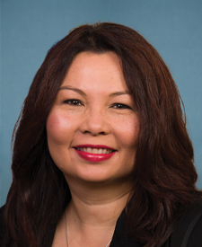 Official portrait of Sen. Tammy Duckworth