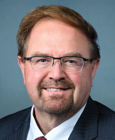 Official portrait of Rep. Chuck Edwards