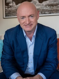 Official portrait of Sen. Mark Kelly