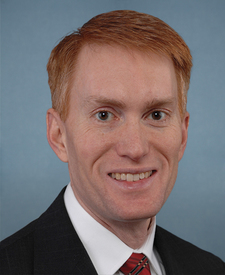 Official portrait of Sen. James Lankford