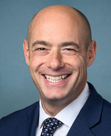 Official portrait of Rep. Greg Landsman