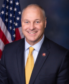 Official portrait of Rep. Pete Stauber